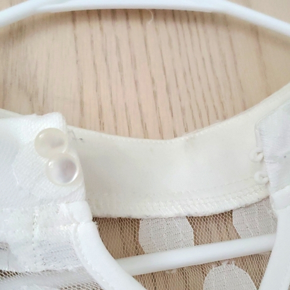 Light And Flowy Mesh White Blouse - Picture 3 of 4